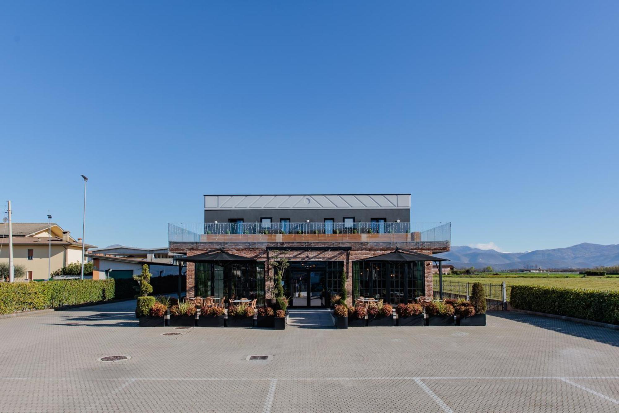 Ophelia Hotel Cazzago San Martino Екстер'єр фото